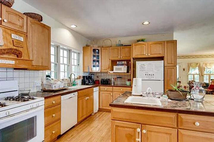 West Tisbury Inn