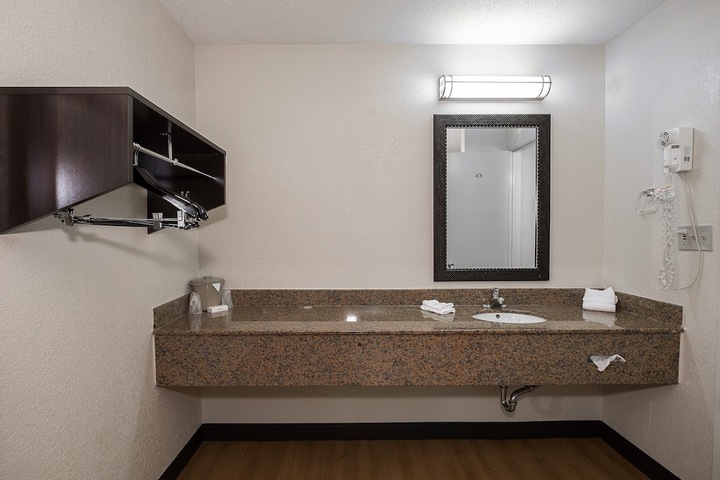 Room 13 of 21