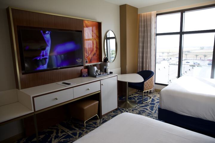 Room 16 of 37