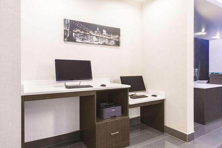 Business Center 31 of 32