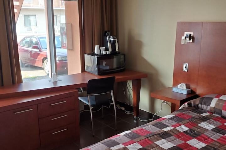 Falcon Motel Brossard