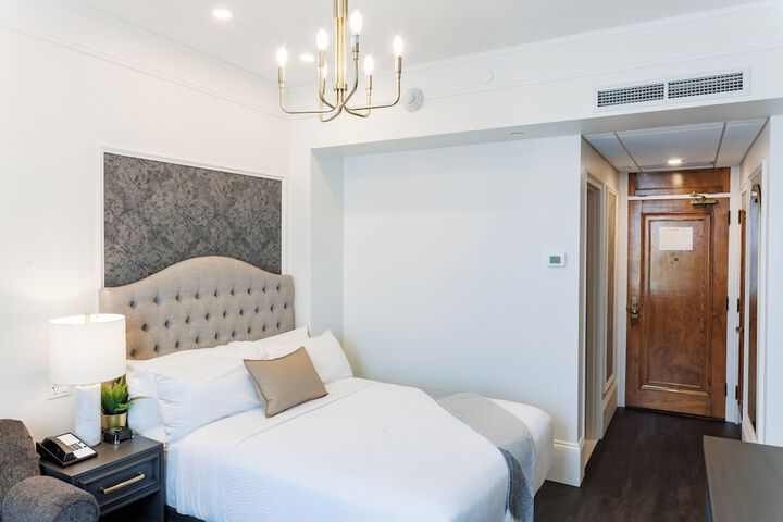 Room 32 of 62