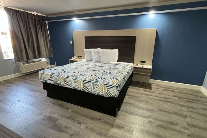 Room 25 of 32