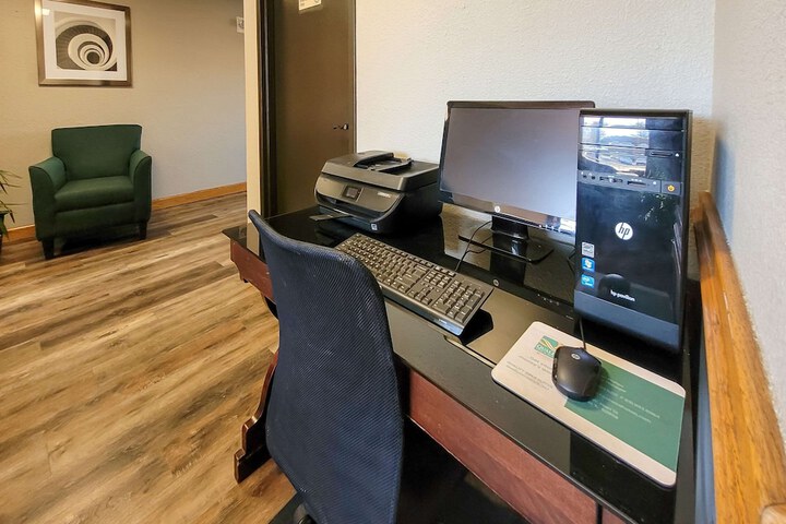 Business Center 39 of 39