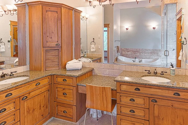 1361 County Rd Home #8 5 Bedrooms 3.5 Bathrooms Home