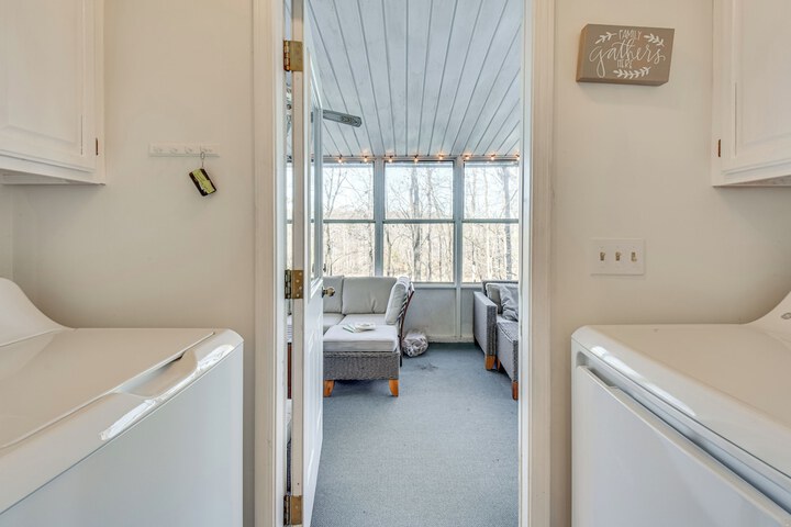 Lakefront Gem w / Games in Westminster!
