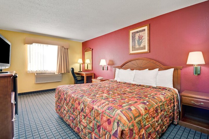 Room 7 of 13