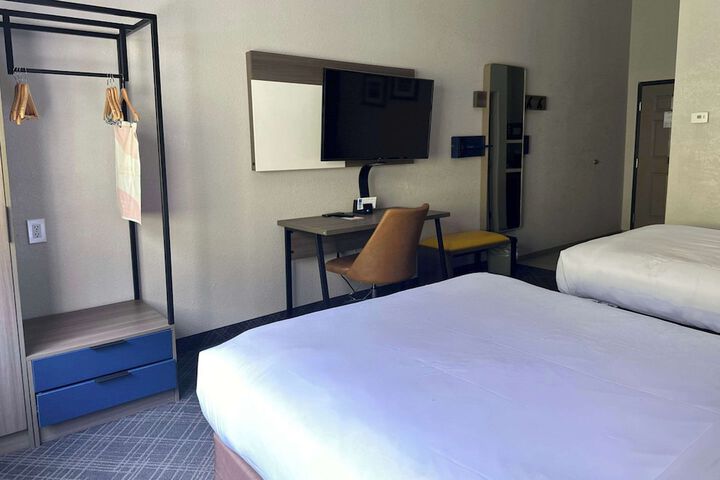 Room 28 of 33