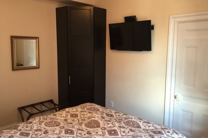 Room 6 of 30