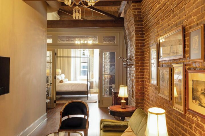 Hotel Cleo Knoxville Downtown, a Tribute Portfolio Hotel
