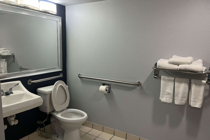 Room 10 of 24