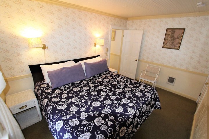 Alexanders Lodge