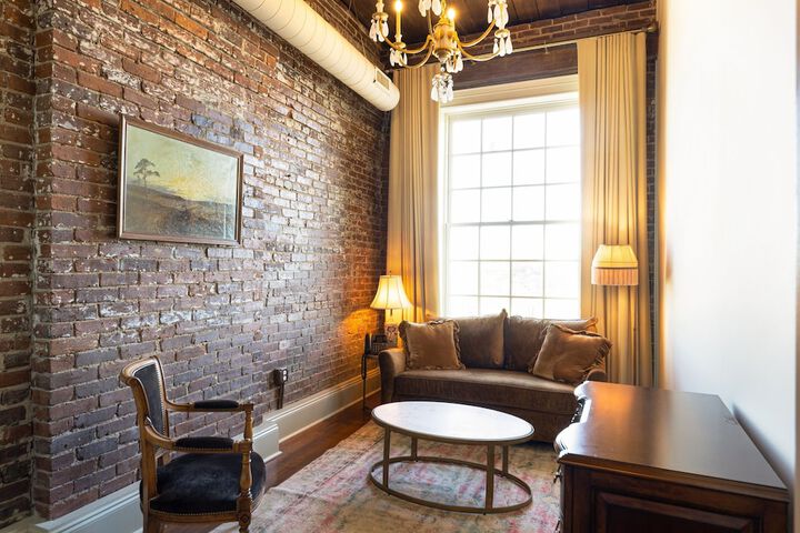 Hotel Cleo Knoxville Downtown, a Tribute Portfolio Hotel