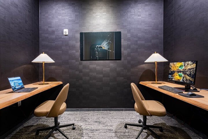 Business Center 36 of 38