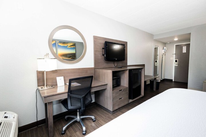 Room 32 of 50