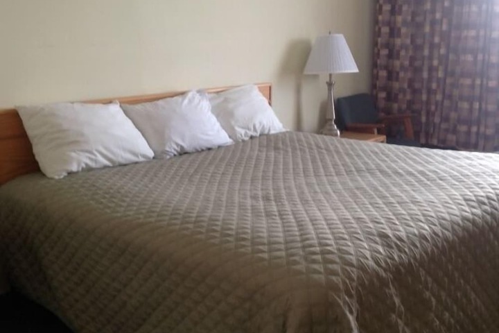 Room 6 of 15