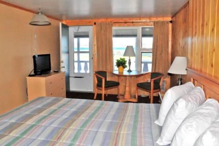 Room 4 of 5