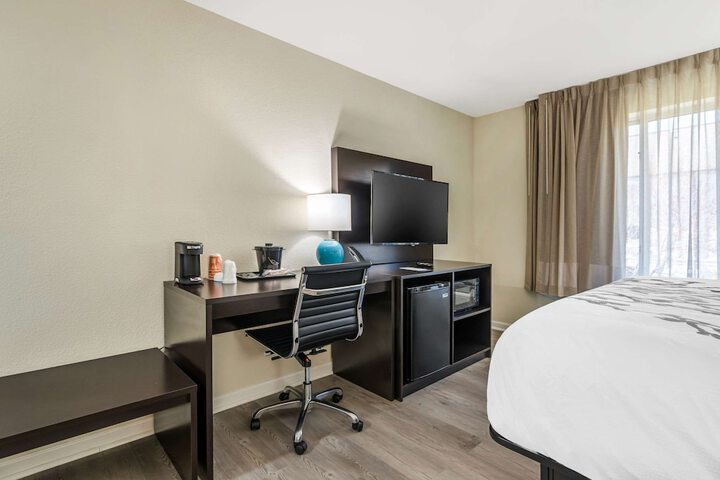 Room 12 of 35