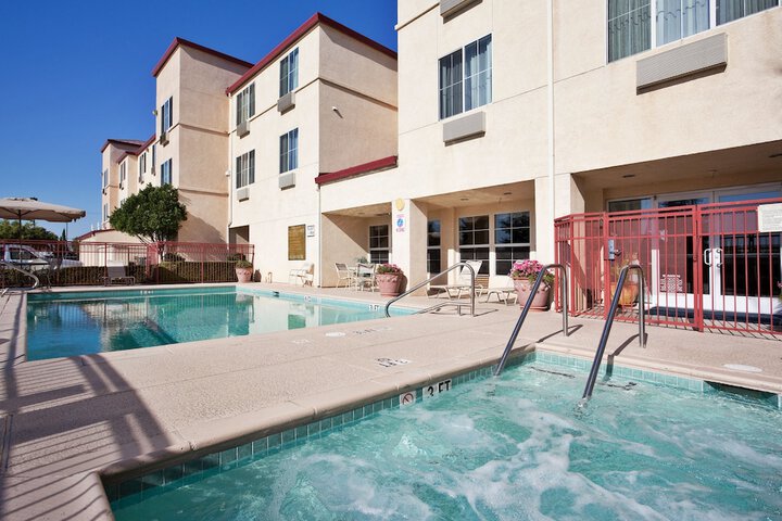 Holiday Inn Express Hotel & Suites Tracy by IHG