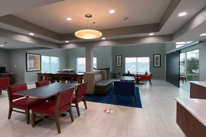 Holiday Inn Express & Suites Somerset Central by IHG