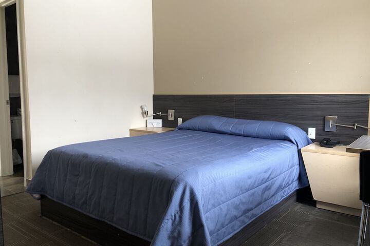 Falcon Motel Brossard