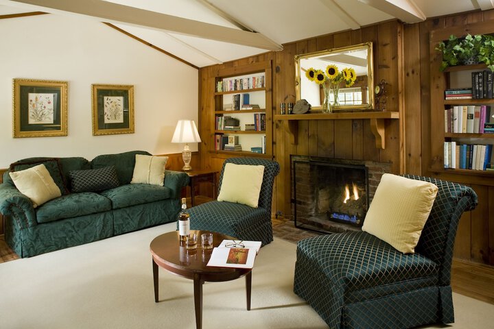 1906 Pine Crest Inn