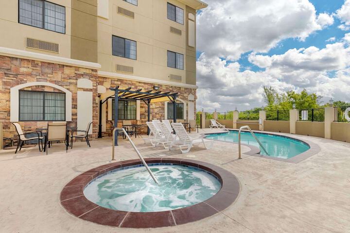 Pool 8 of 51