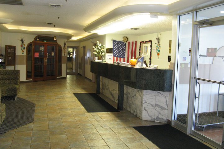 Howard Johnson by Wyndham Benton Harbor / St. Joseph