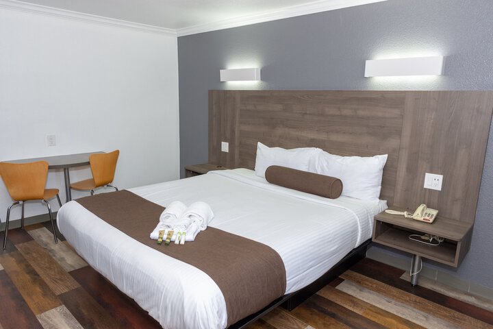 Value Inn Bellflower