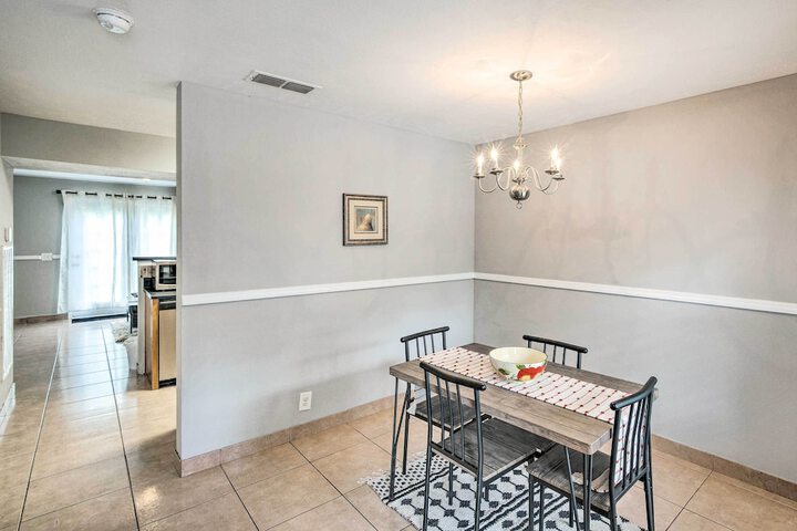 La Vergne Townhome: 22 Mi to Dtwn Nashville!