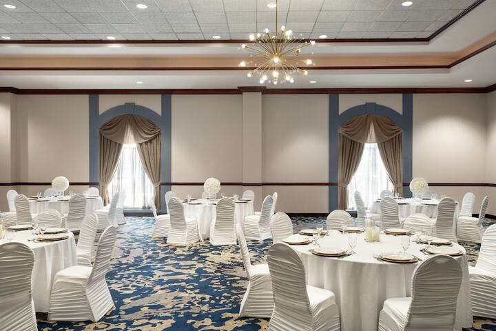 Embassy Suites by Hilton Cleveland Rockside