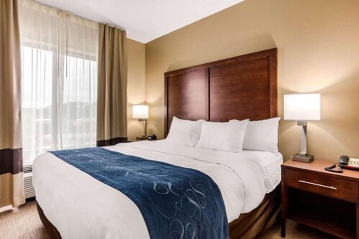 Comfort Suites Manchester near Arnold AFB