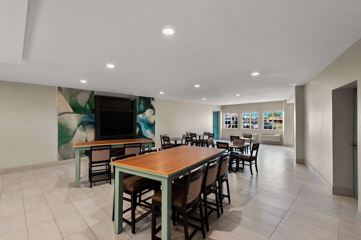 Wyndham Garden Ankeny / Des Moines