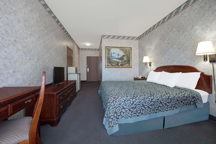 Room 10 of 17