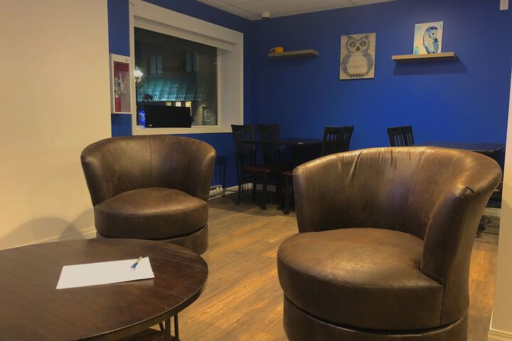 Lounge 24 of 25