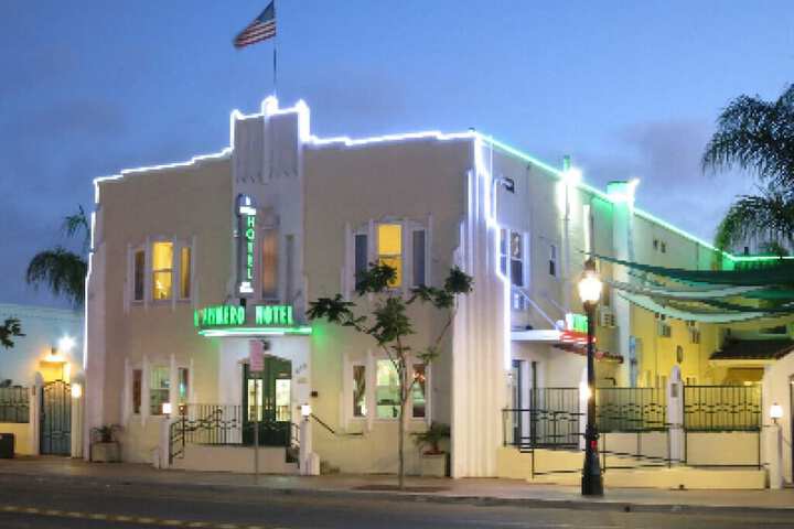 El Primero Hotel