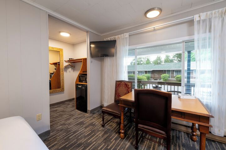 Scottys Lakeside Resort