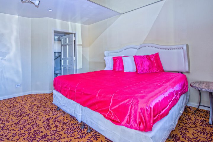 Room 8 of 27