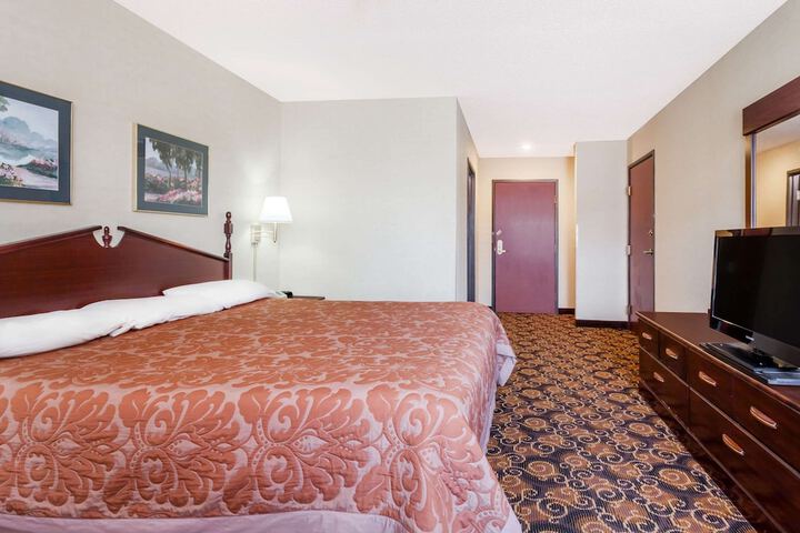 Room 15 of 25
