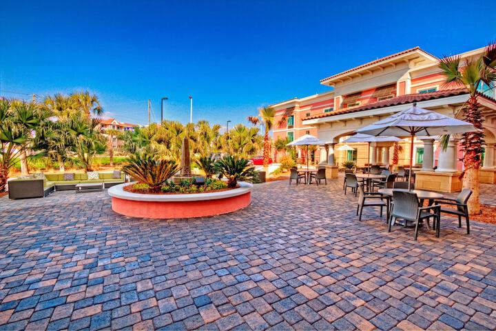 Hotel Exterior 53 of 53