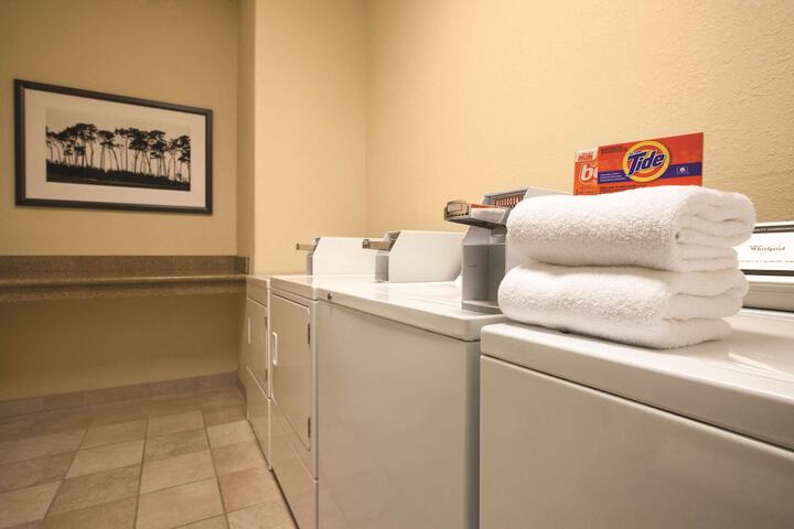 Country Inn & Suites by Radisson State College (Penn State Area), PA