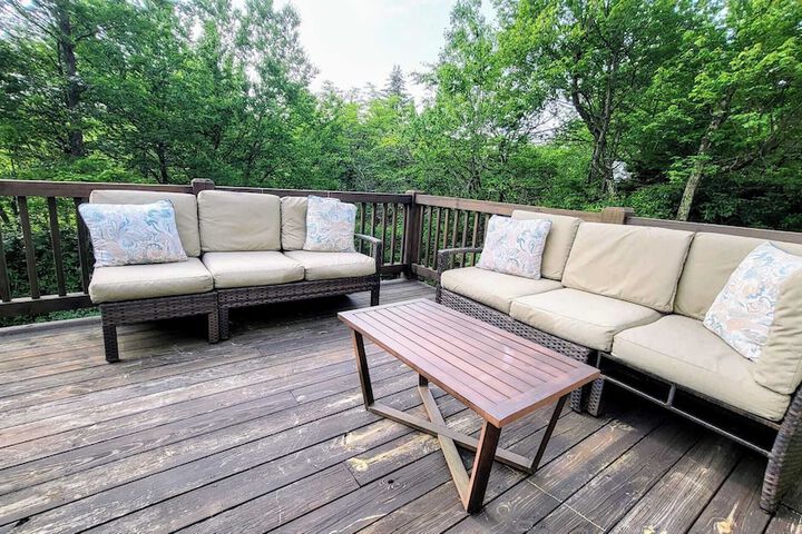 The Nest at Pinecrest by Avantstay Spacious Deck Game Room, Fire Pit