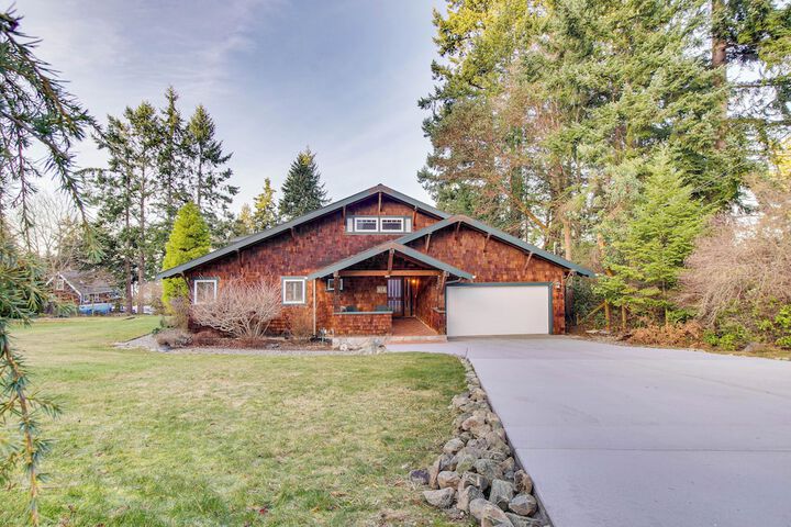 Puget Sound Cottage w / Private Community Beach!