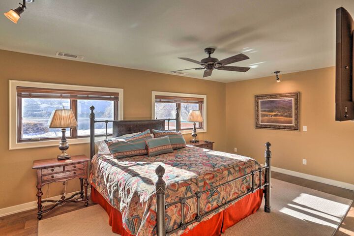 Main Street Strugis Apt w / High-end Features