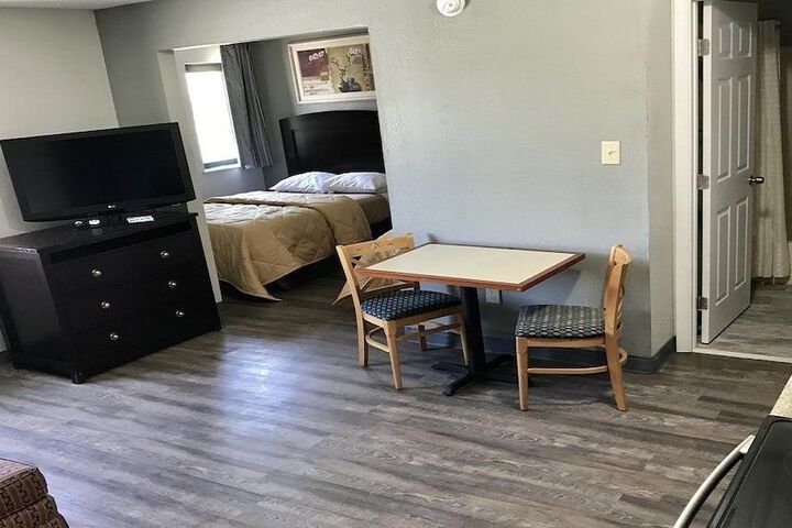 Room 7 of 14