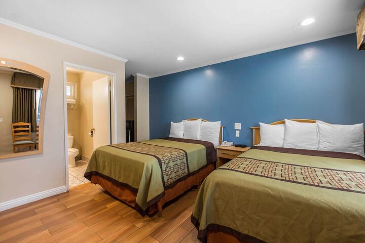 Room 10 of 29