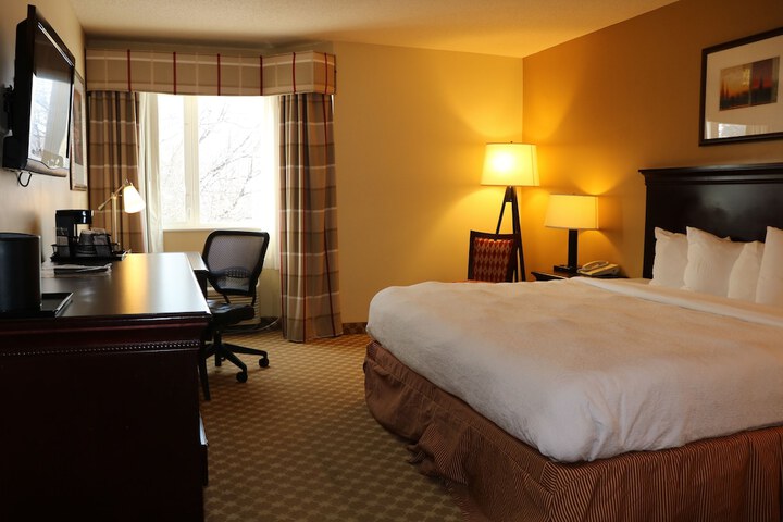 Room 10 of 28
