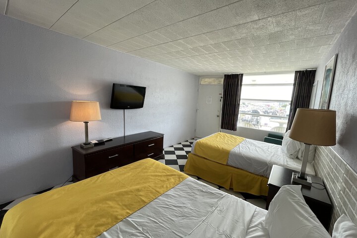 Room 28 of 44