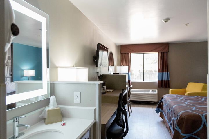 Room 19 of 37