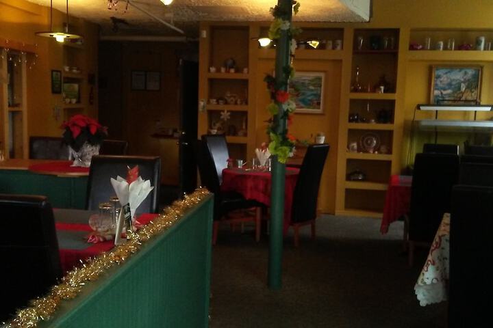 Dining 44 of 46